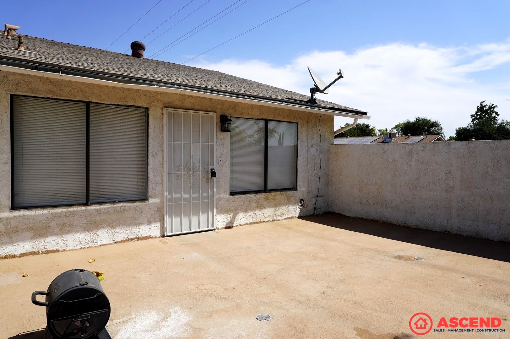 Bakersfield Apartment: 2905 La Costa St
