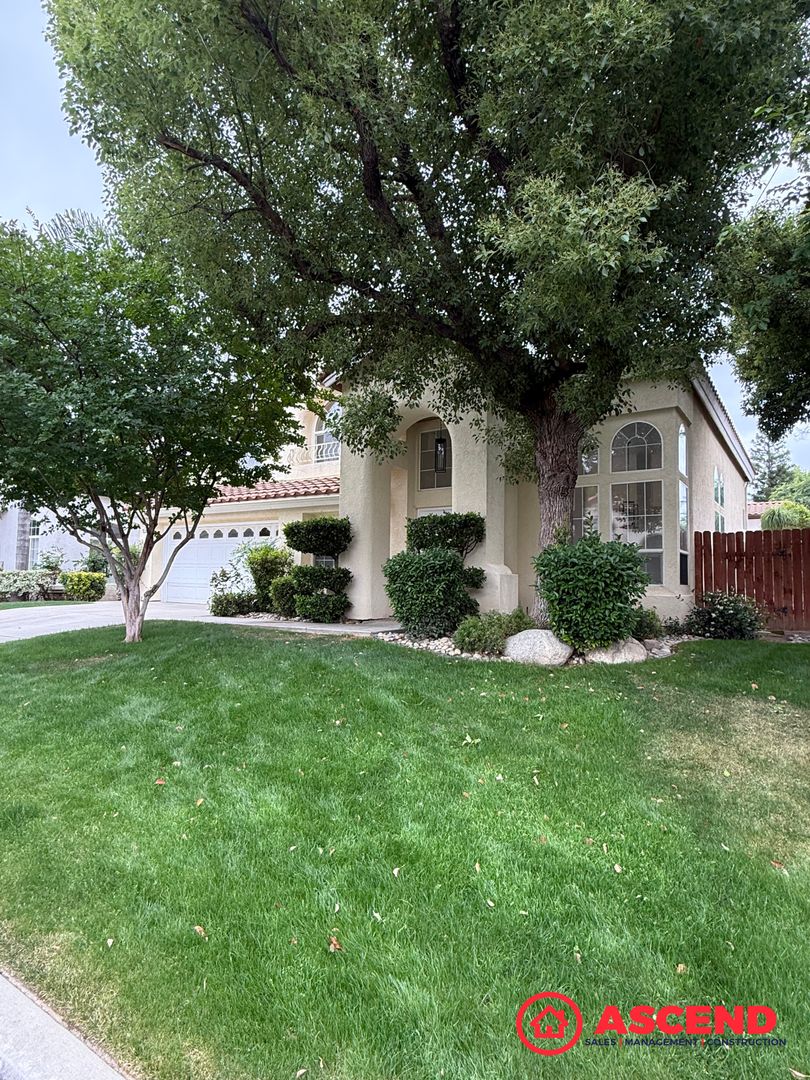 Bakersfield House: 8715 Beau Maison Way