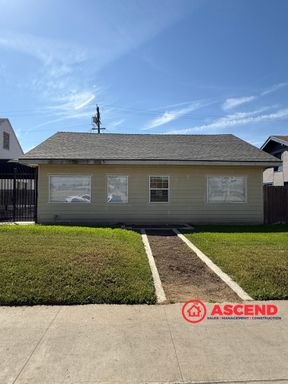 Prime Commercial Space in Downtown Bakersfield – photo 1