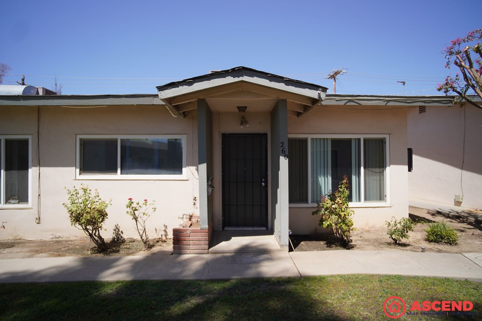 Bakersfield Apartment: 250 Goodman St