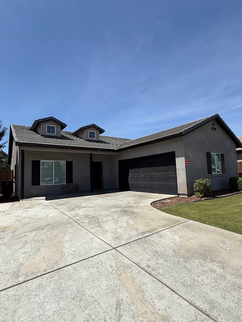 Bakersfield House: 5511 Beacon Ridge Ct