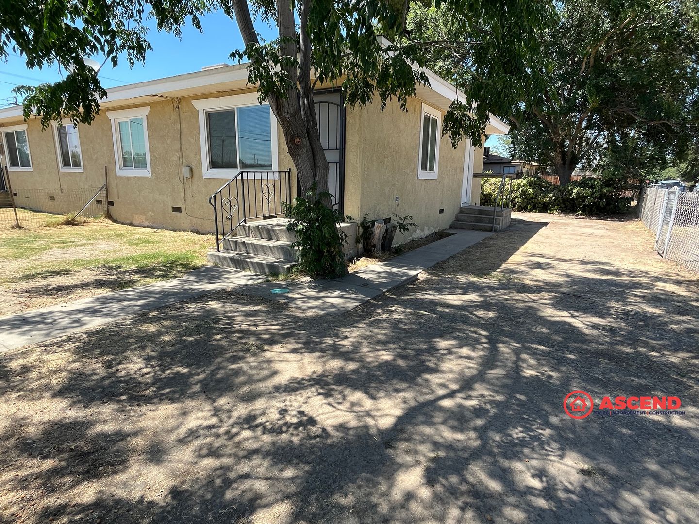 Bakersfield Apartment: 615 Olive Street