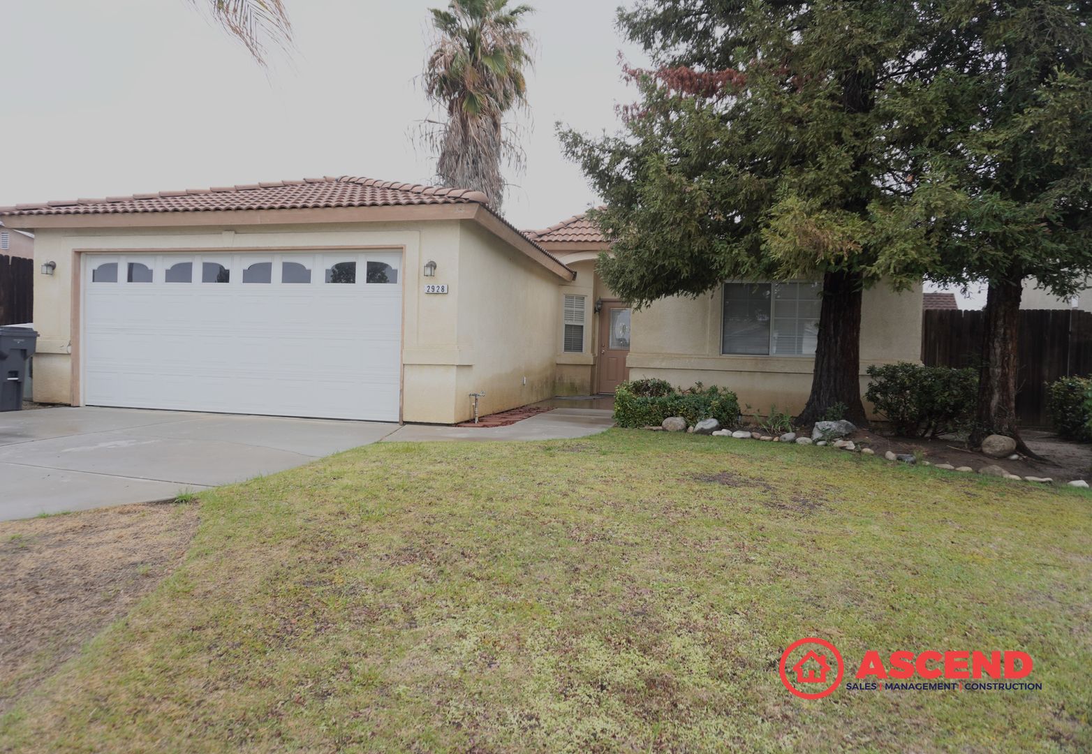 Bakersfield House: 2928 Meadow Ridge Ave