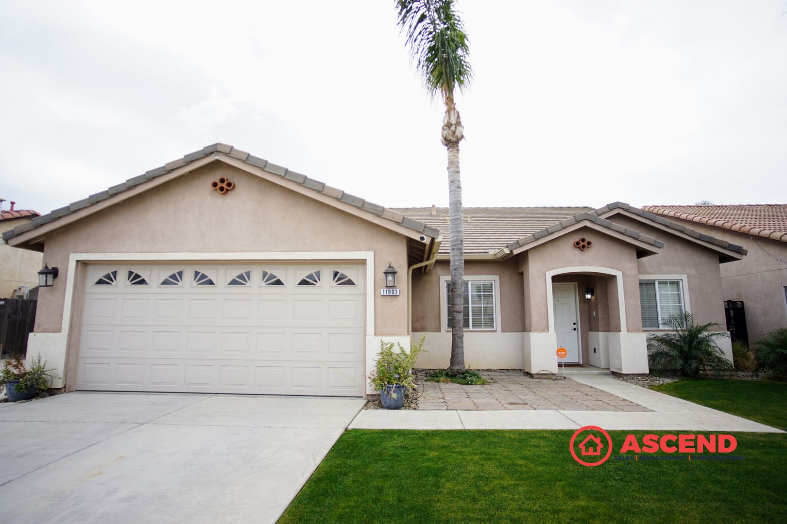 Bakersfield House: 11903 Cherry Valley Ave