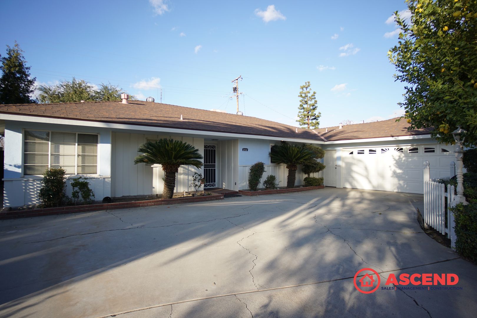 Bakersfield House: 2712 Century Dr