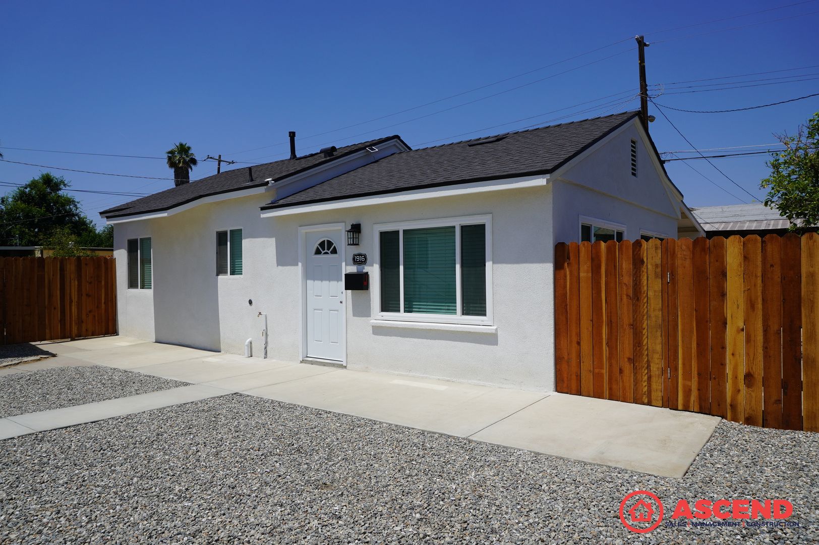 Bakersfield Apartment: 1916 Talisman Dr