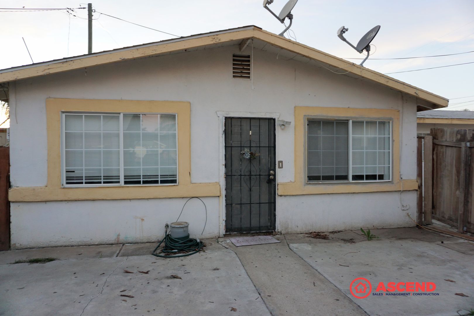 McFarland House: 155 4th Place