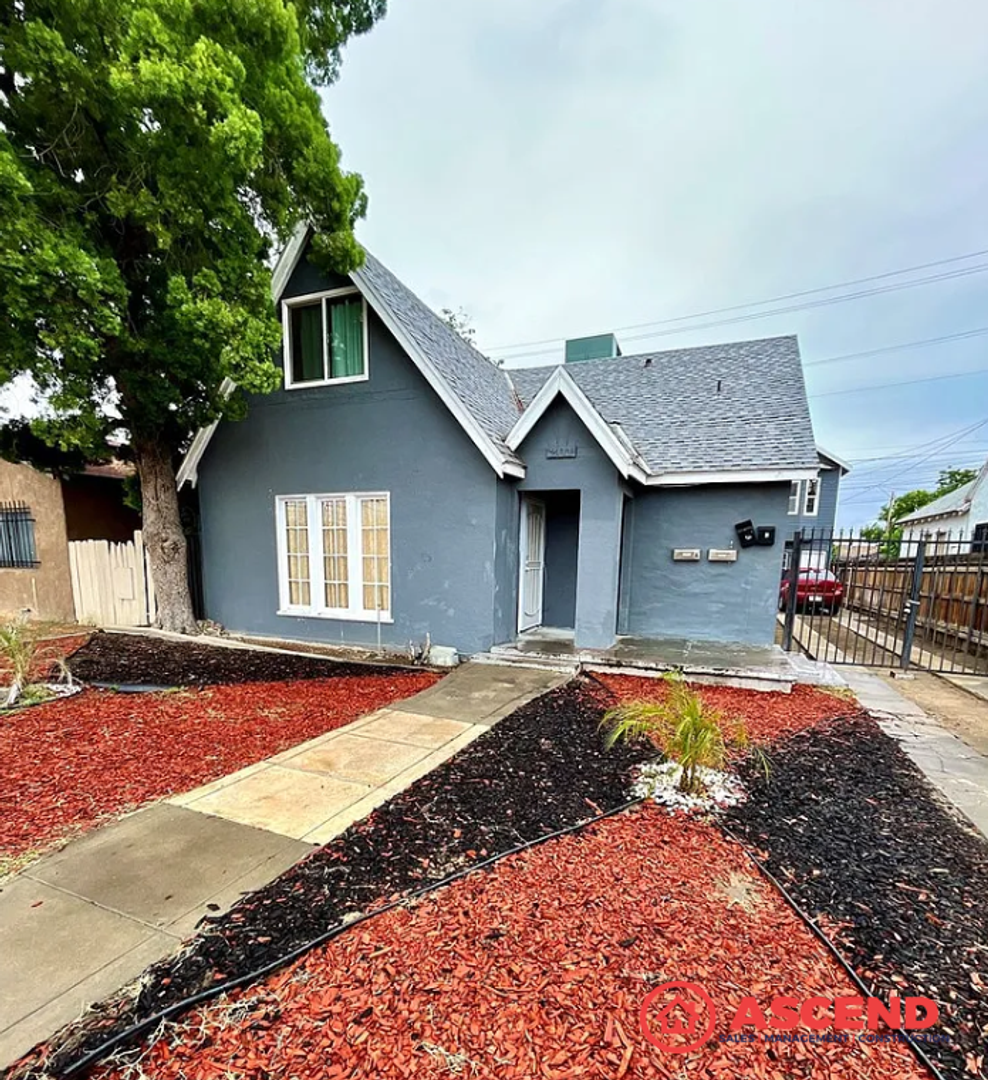 Bakersfield Apartment: 201 Truxtun Ave