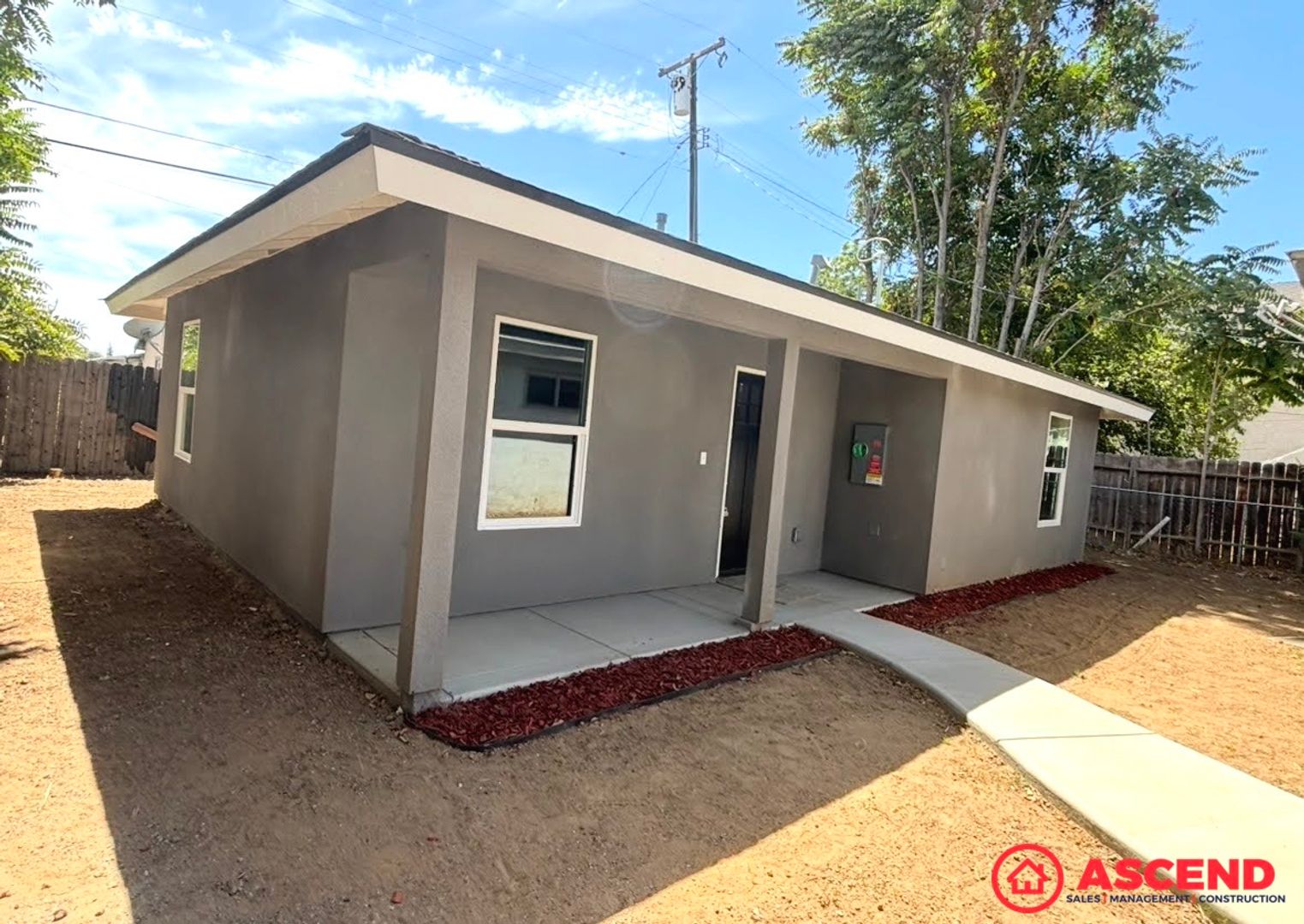 Bakersfield House: 415 Minner 1/2 Ave