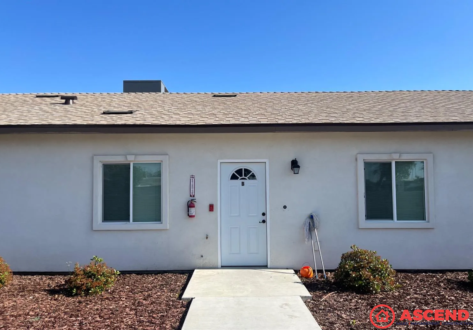 Bakersfield House: 2315 S I St #B