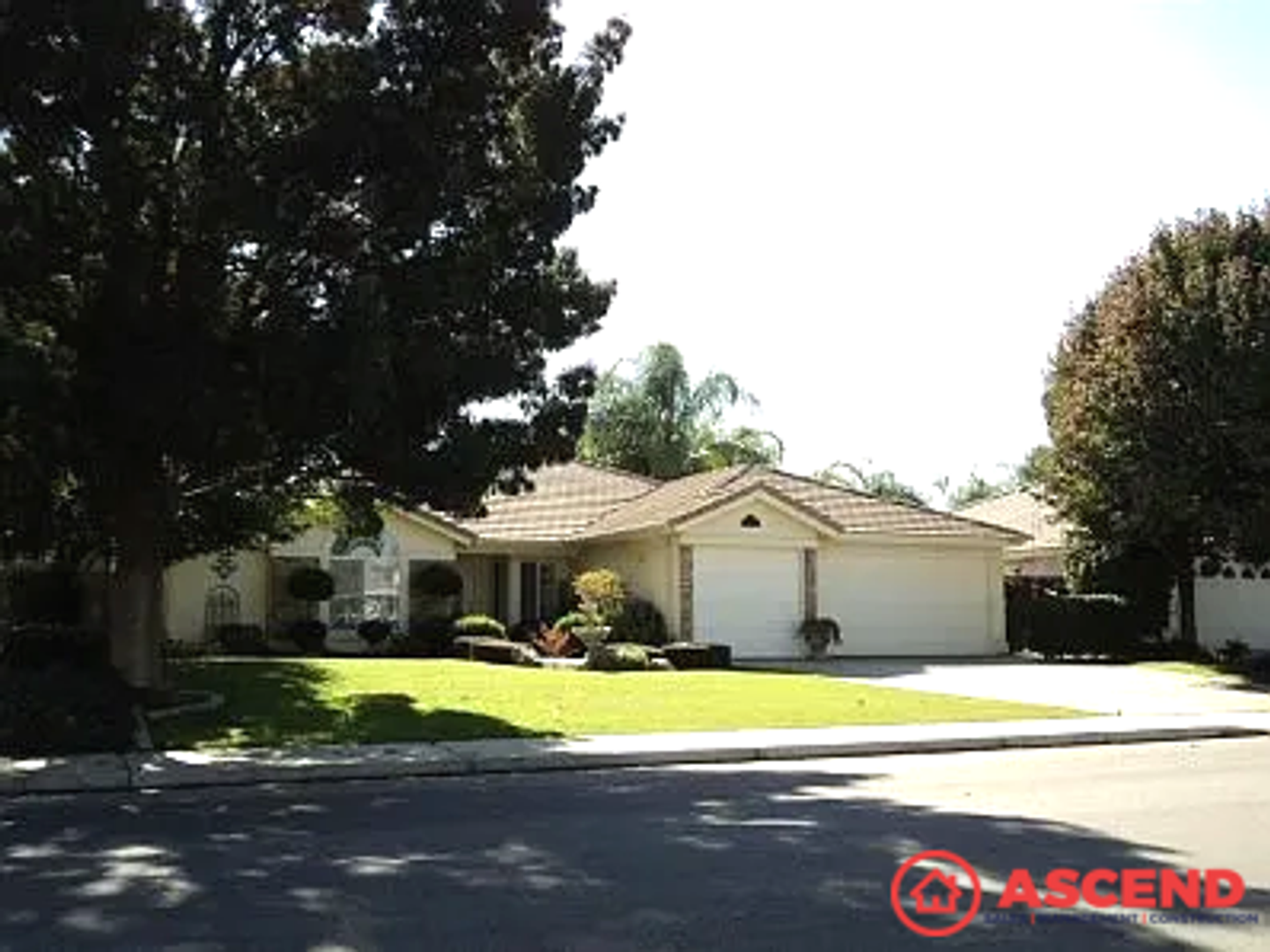 Bakersfield House: 10419 Attleboro Ave.