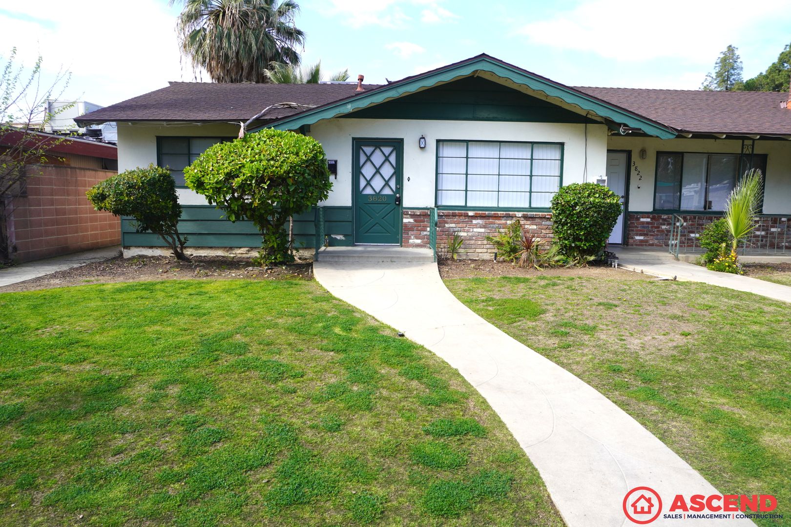 Bakersfield Apartment: 3820 Bryn Mawr Dr
