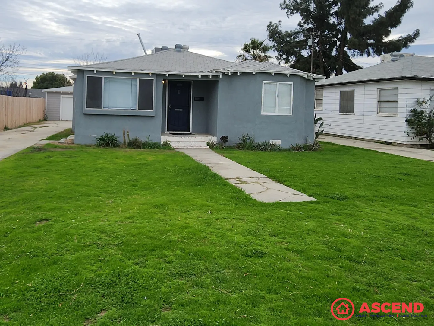 Bakersfield House: 1007 Castaic Ave