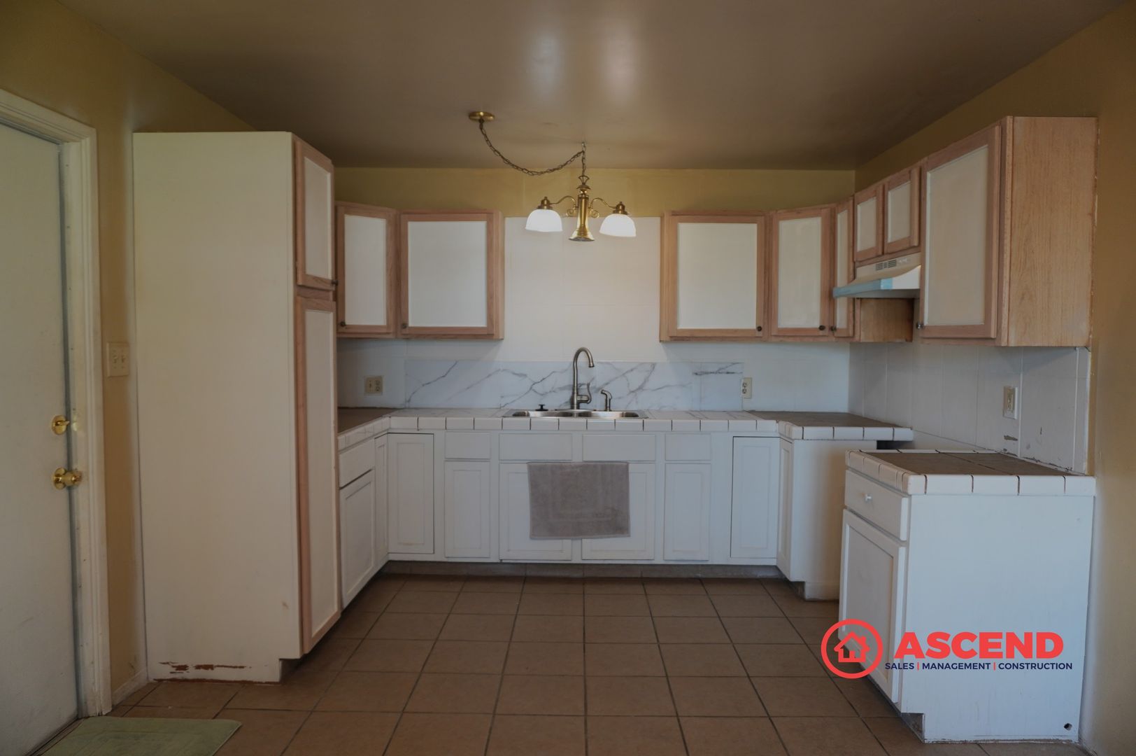 Bakersfield House: 3909 Balboa Dr