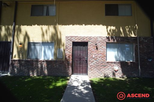 Cozy Townhouse in East Bakersfield – photo 1
