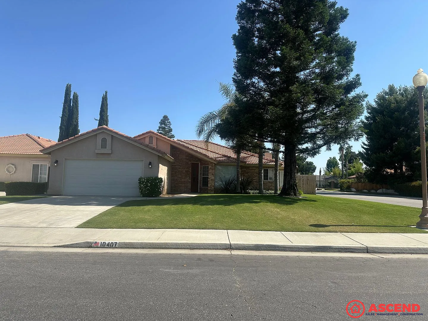 Bakersfield House: 10407 Loughton Ave
