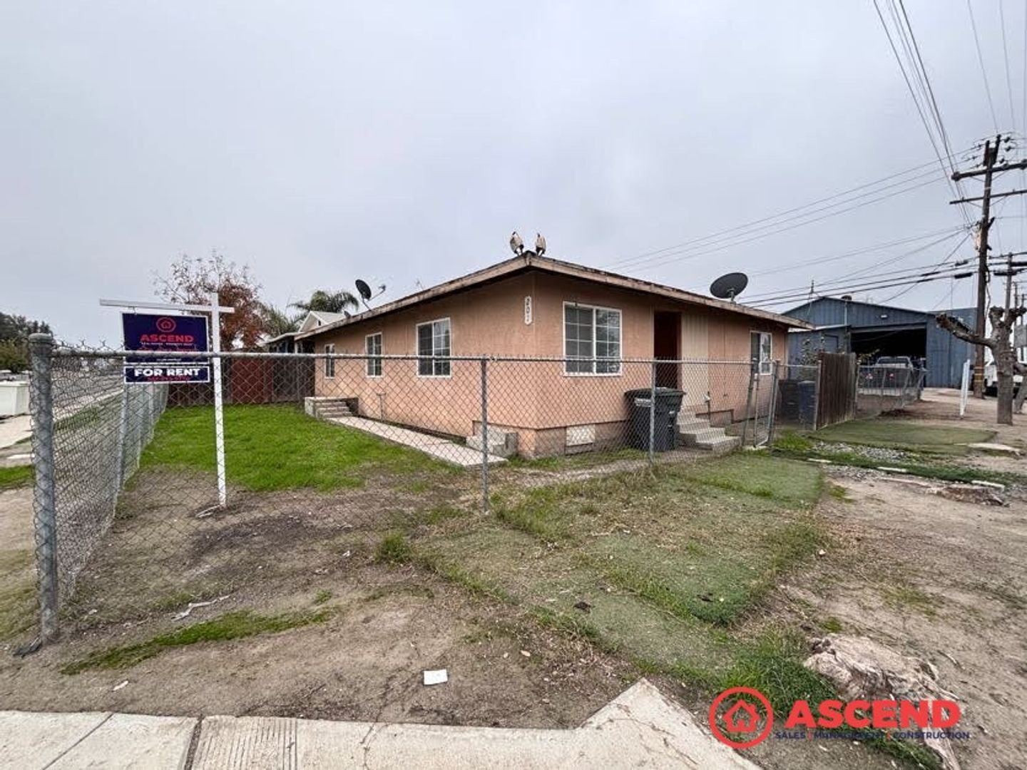 Buttonwillow Apartment: 201 E 1st St
