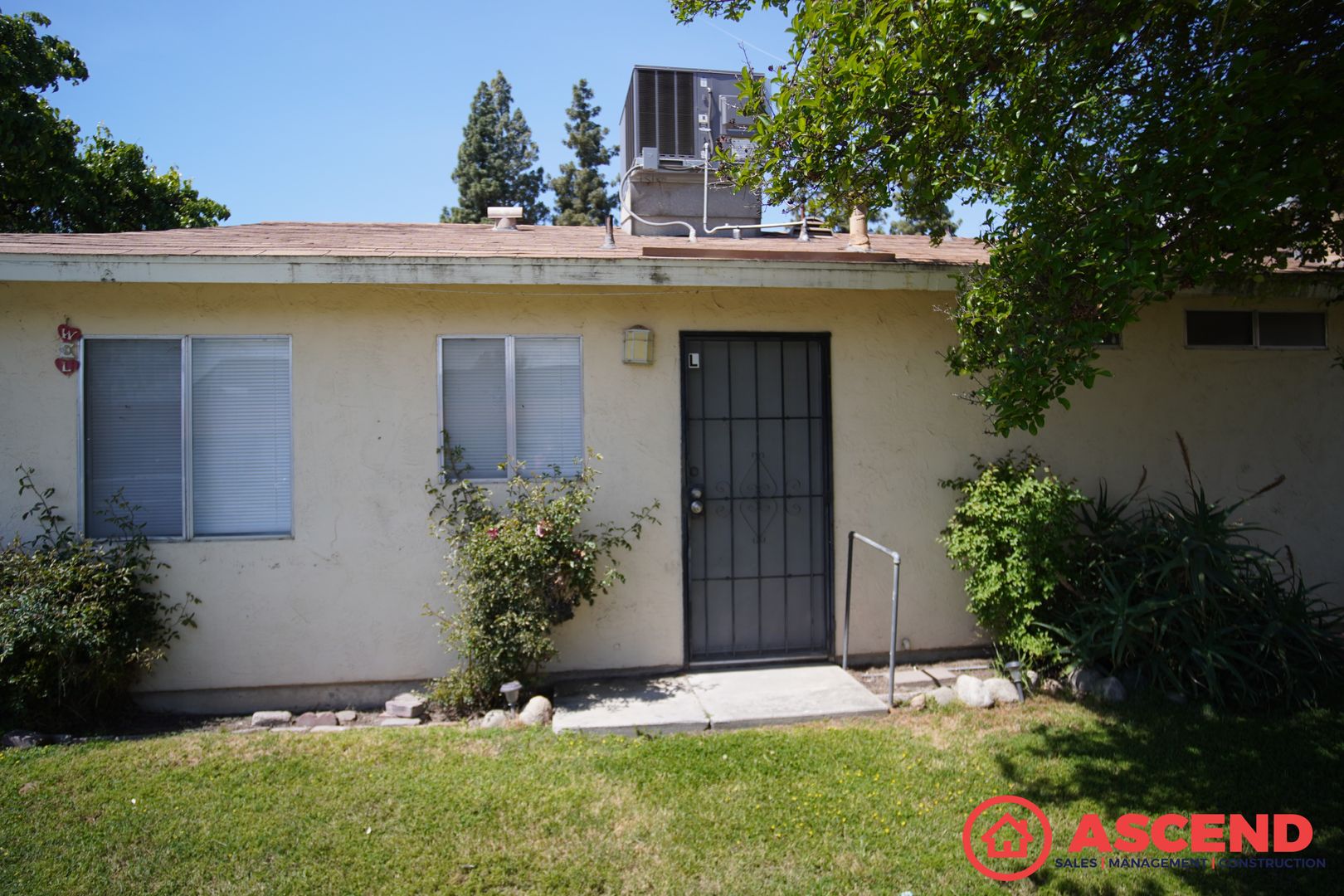 Bakersfield Apartment: 1849 Golden State Ave