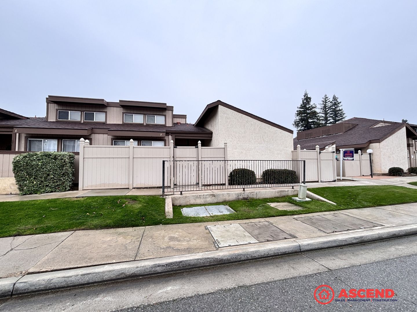Bakersfield House: 5301 Dunsmuir Rd #2