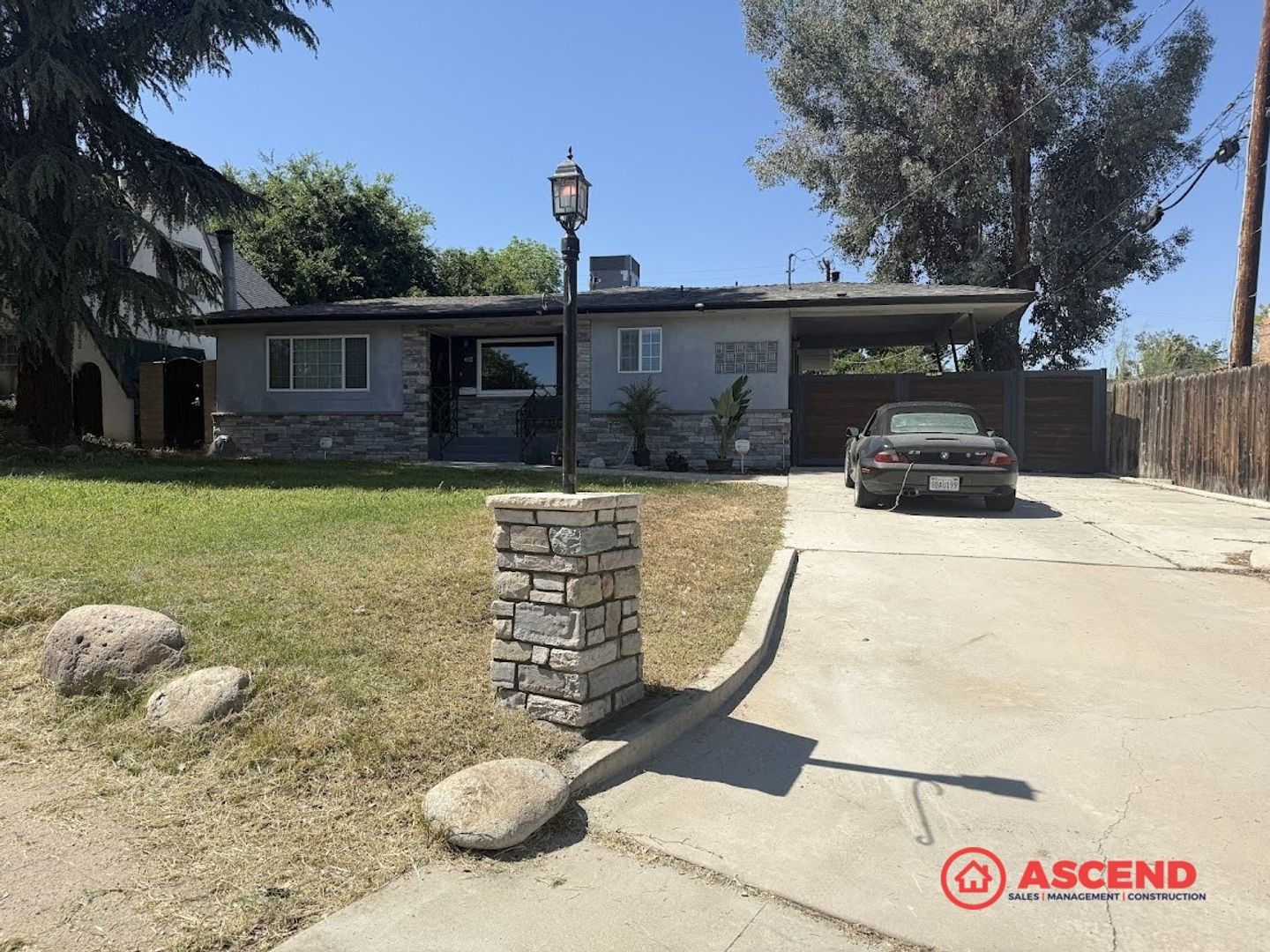 Bakersfield House: 412 Balsam Ave