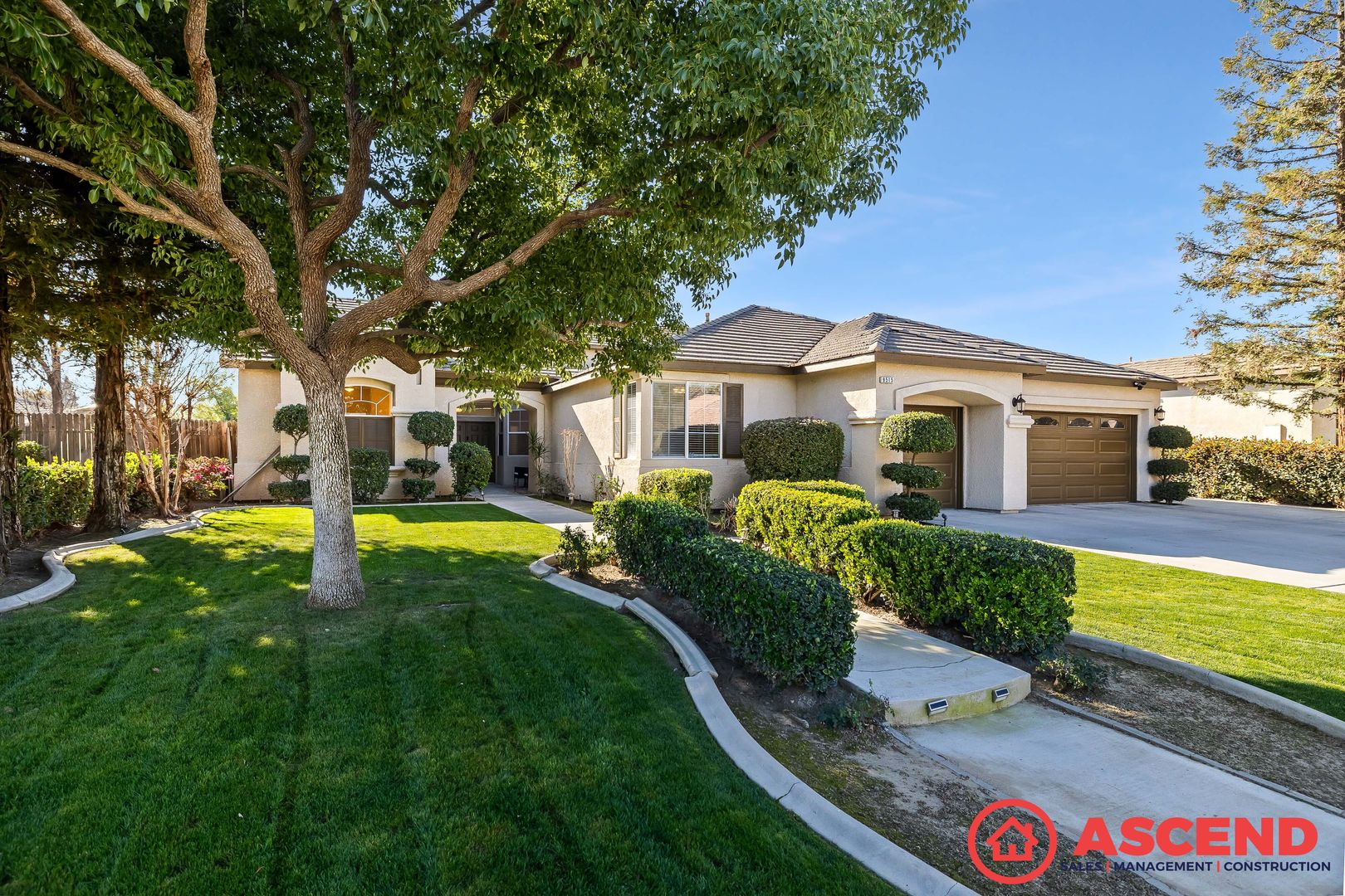 Bakersfield House: 9515 Lake Superior Dr