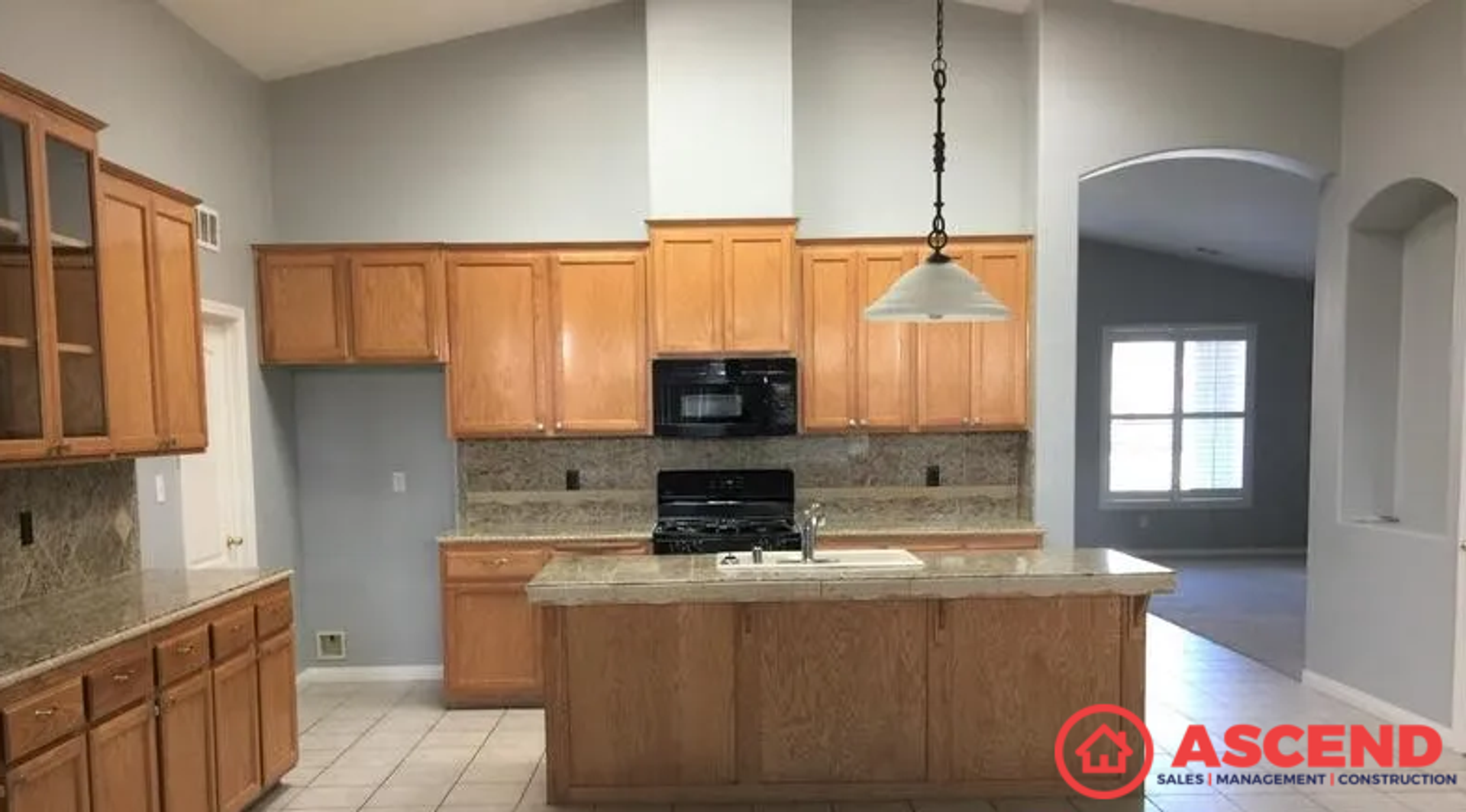 Bakersfield House: 11815 Leigh River St