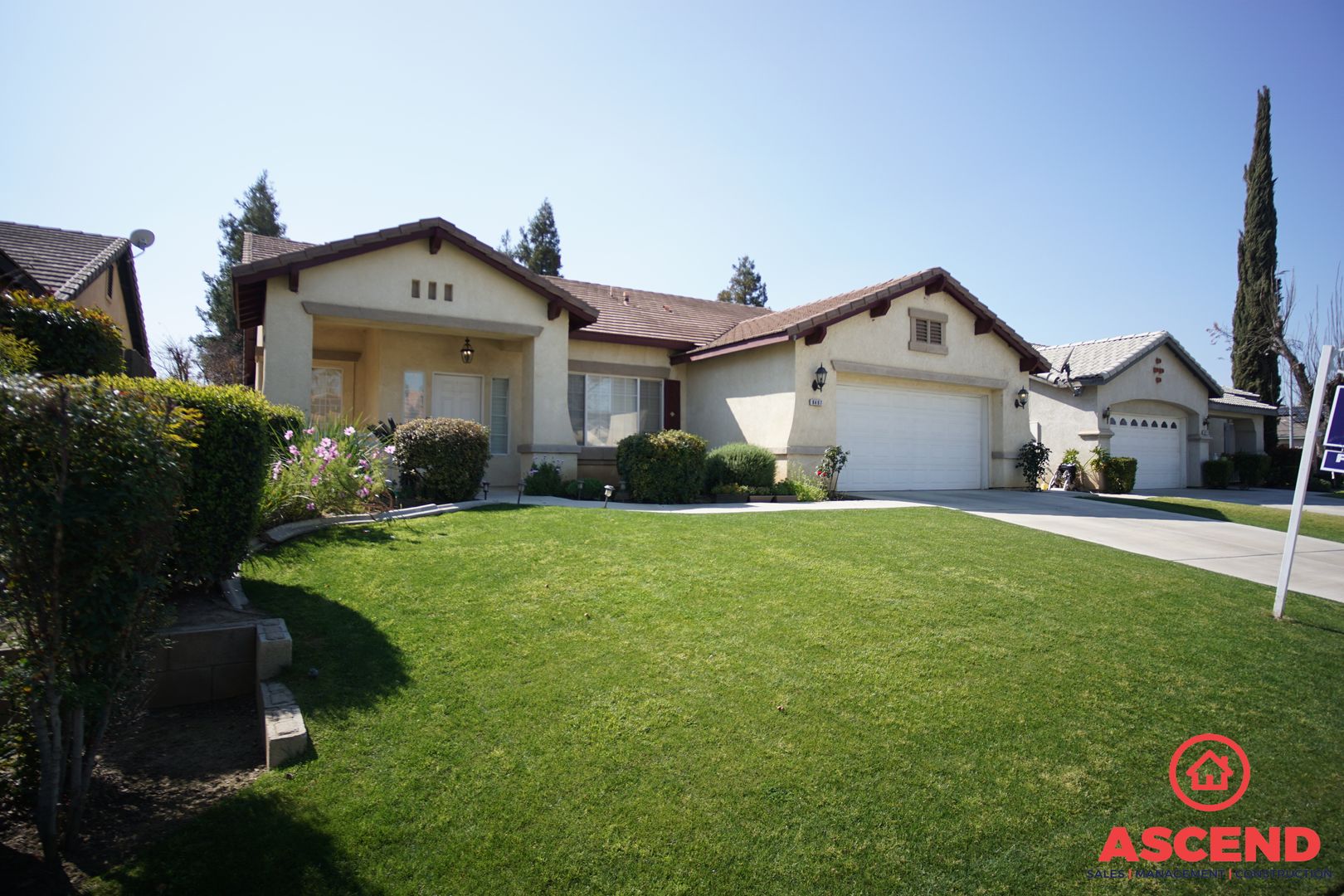 Bakersfield House: 8407 Glenlakes Ct
