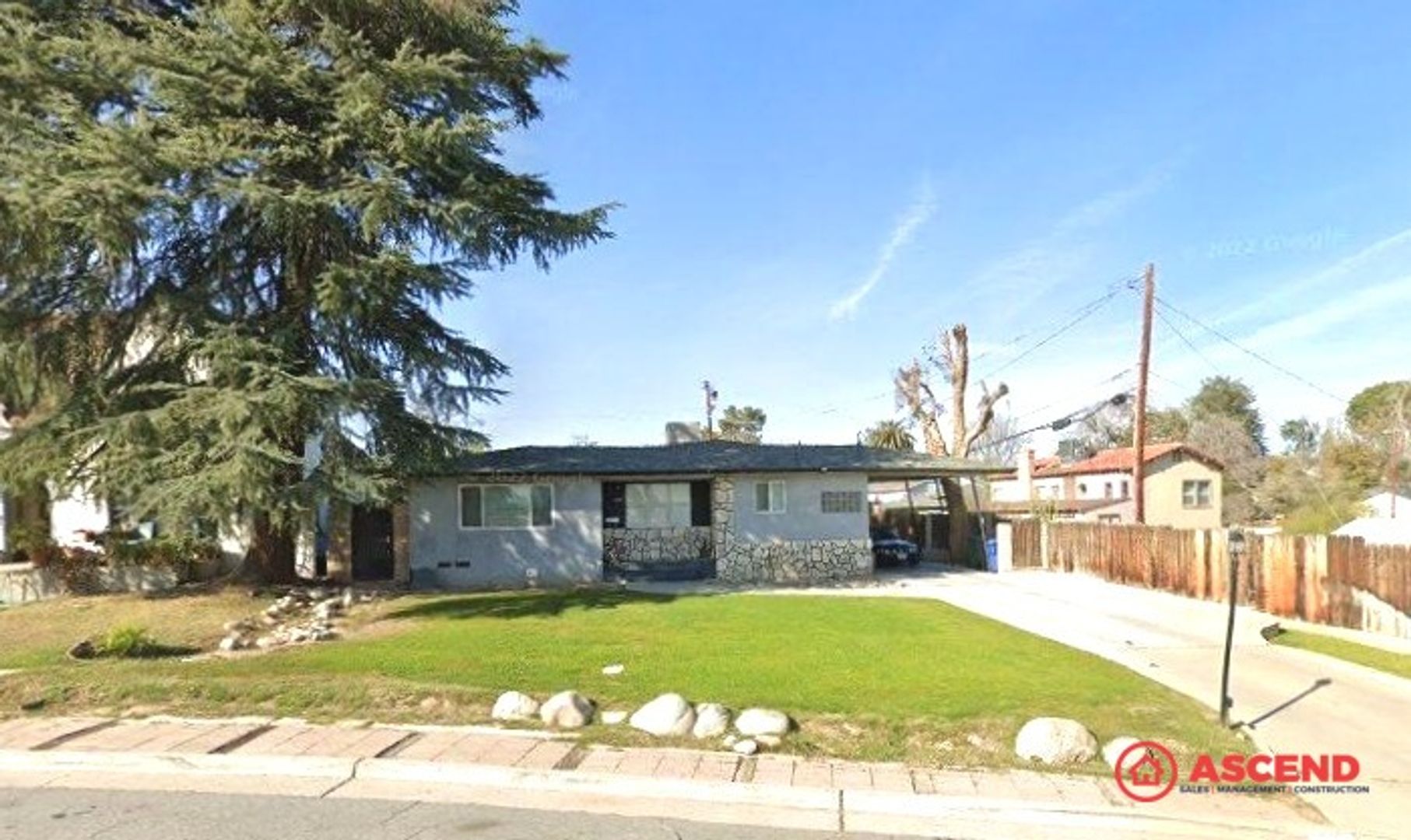 Bakersfield House: 412 Balsam Ave