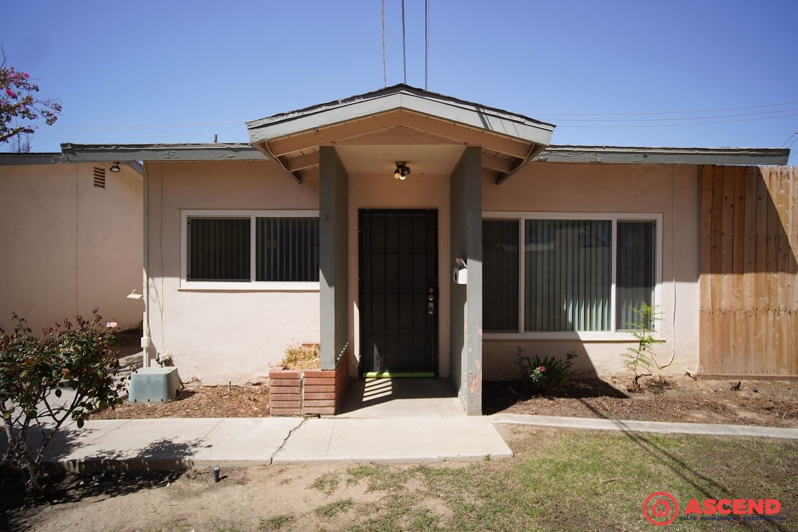 Bakersfield Apartment: 250 Goodman St