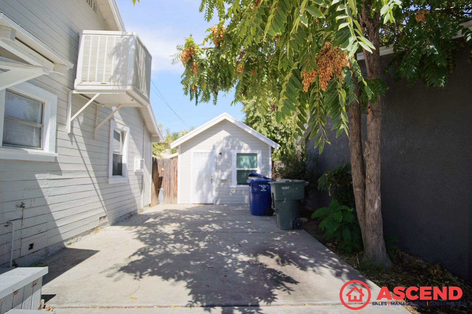Bakersfield Apartment: 412 El Tejon Ave
