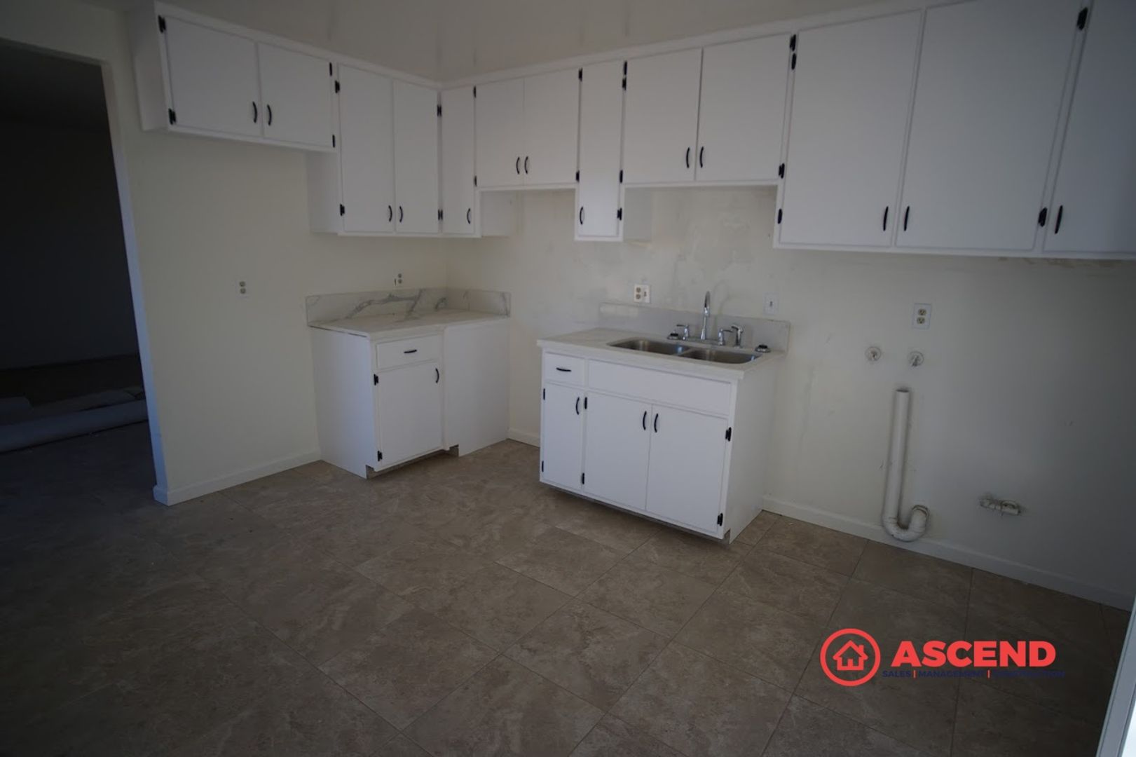 Bakersfield Apartment: 209 E. Warren Ave