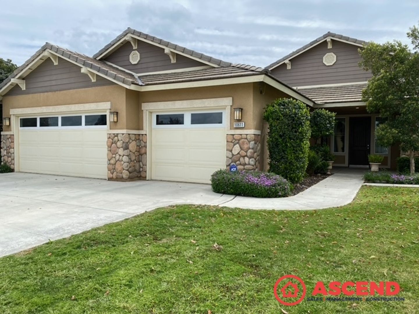 Bakersfield House: 10611 Midge Drive