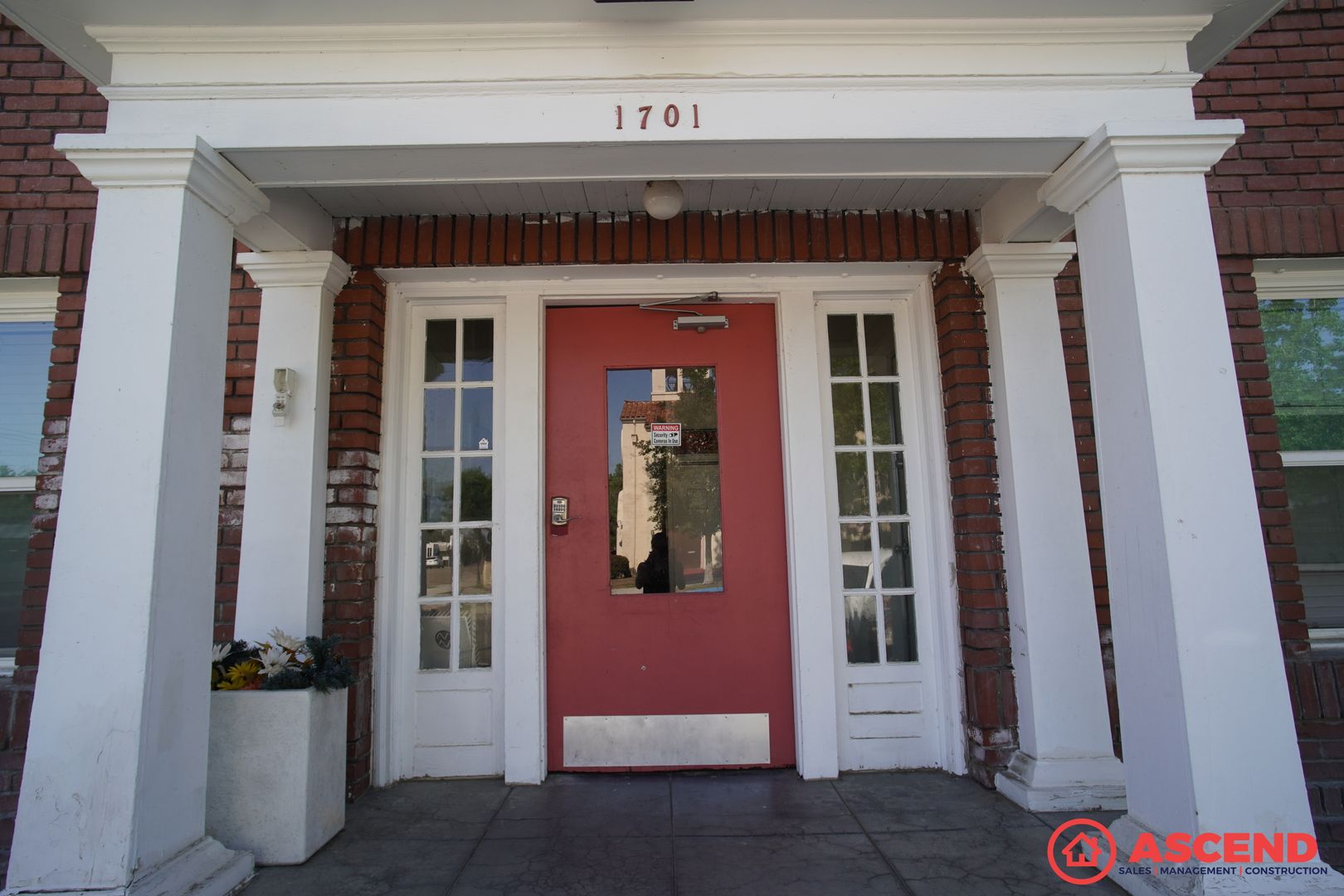 Bakersfield Apartment: 1701 B Street