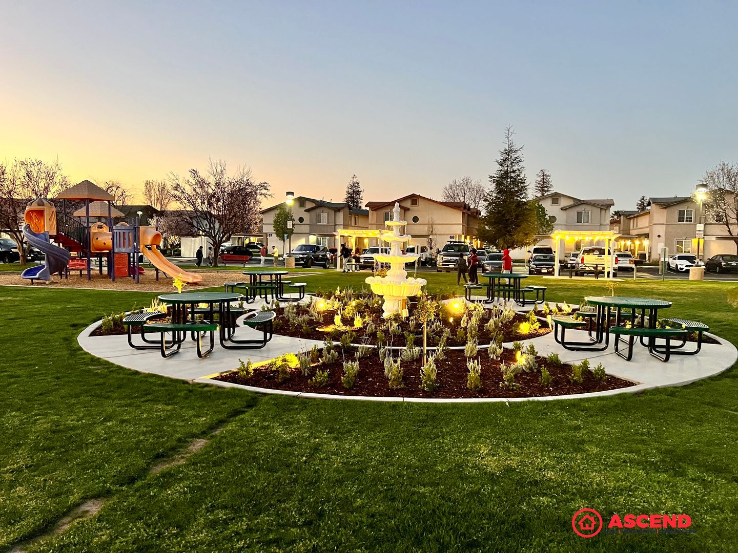 Bakersfield Apartment: 600 Hosking Ave #44