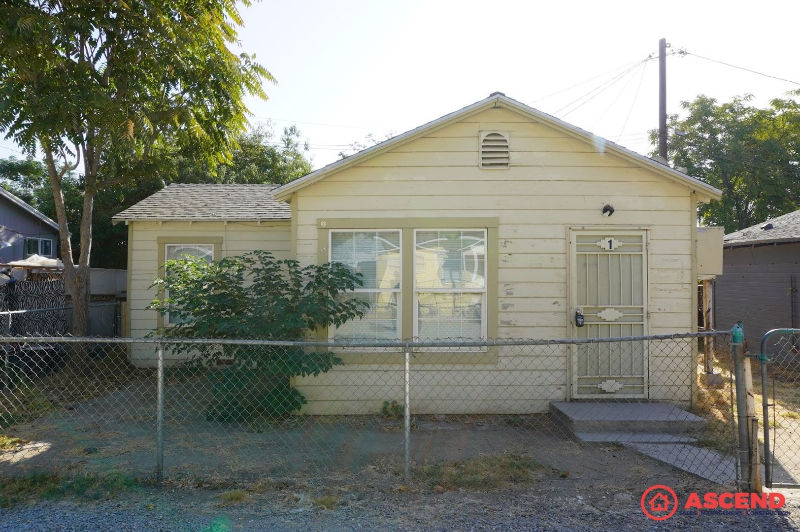 Bakersfield Apartment: 214 Beardsley Ave