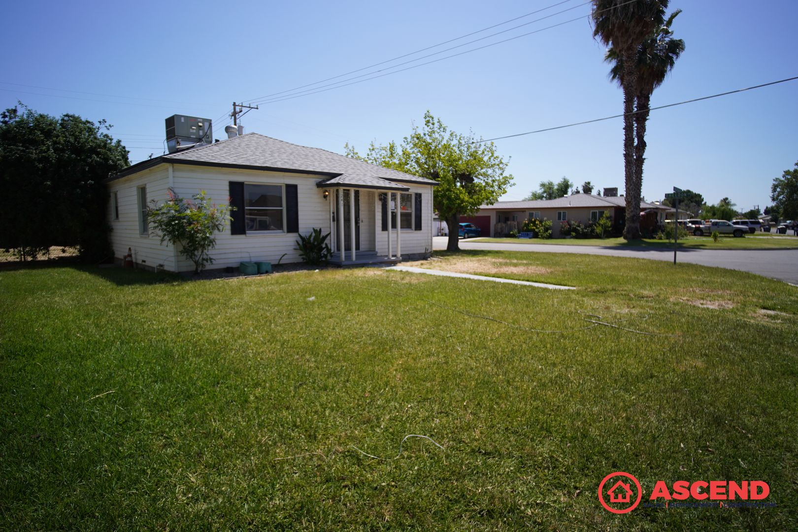 Bakersfield House: 1241 Castaic Ave