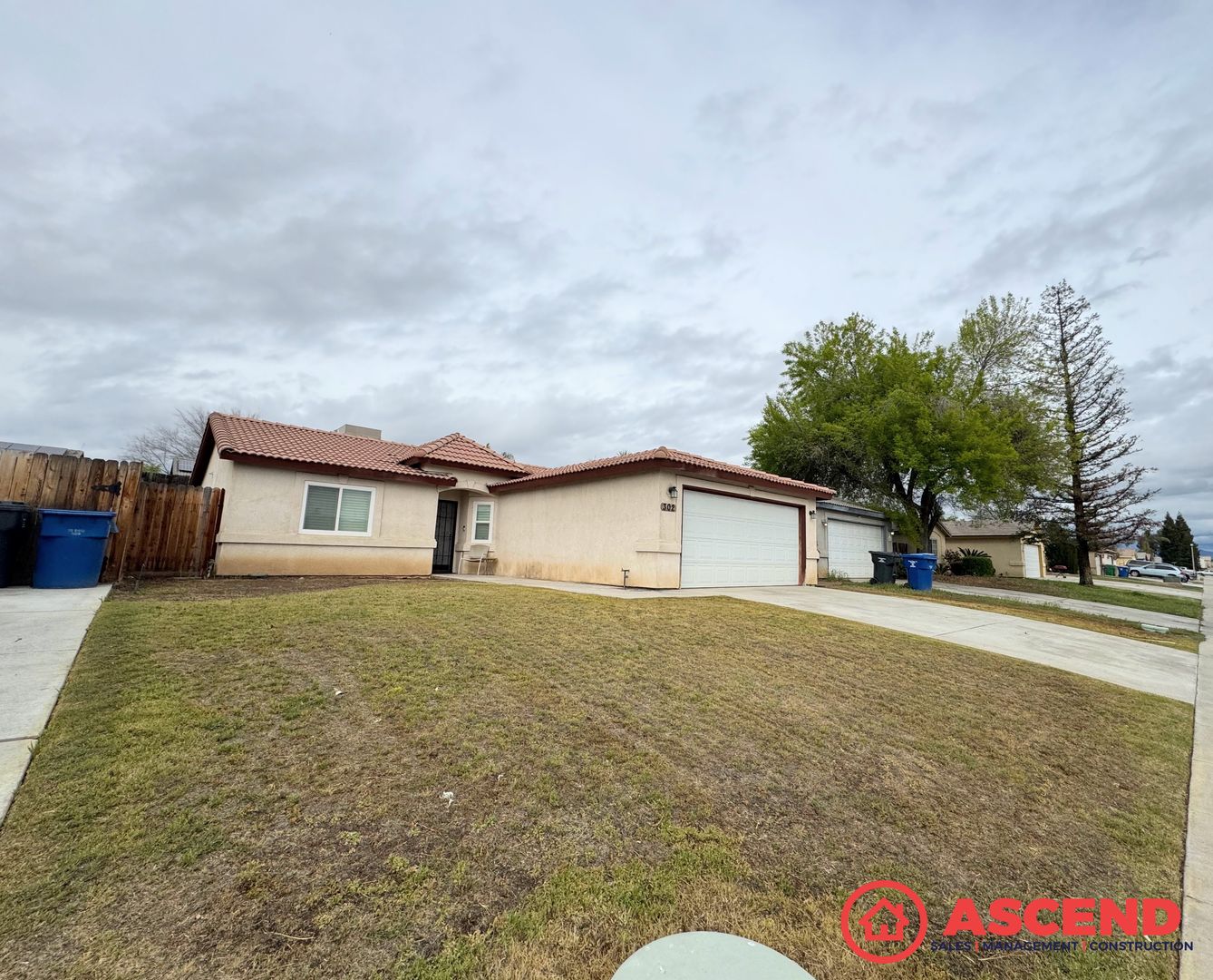 Bakersfield House: 302 Tanner Michael Dr