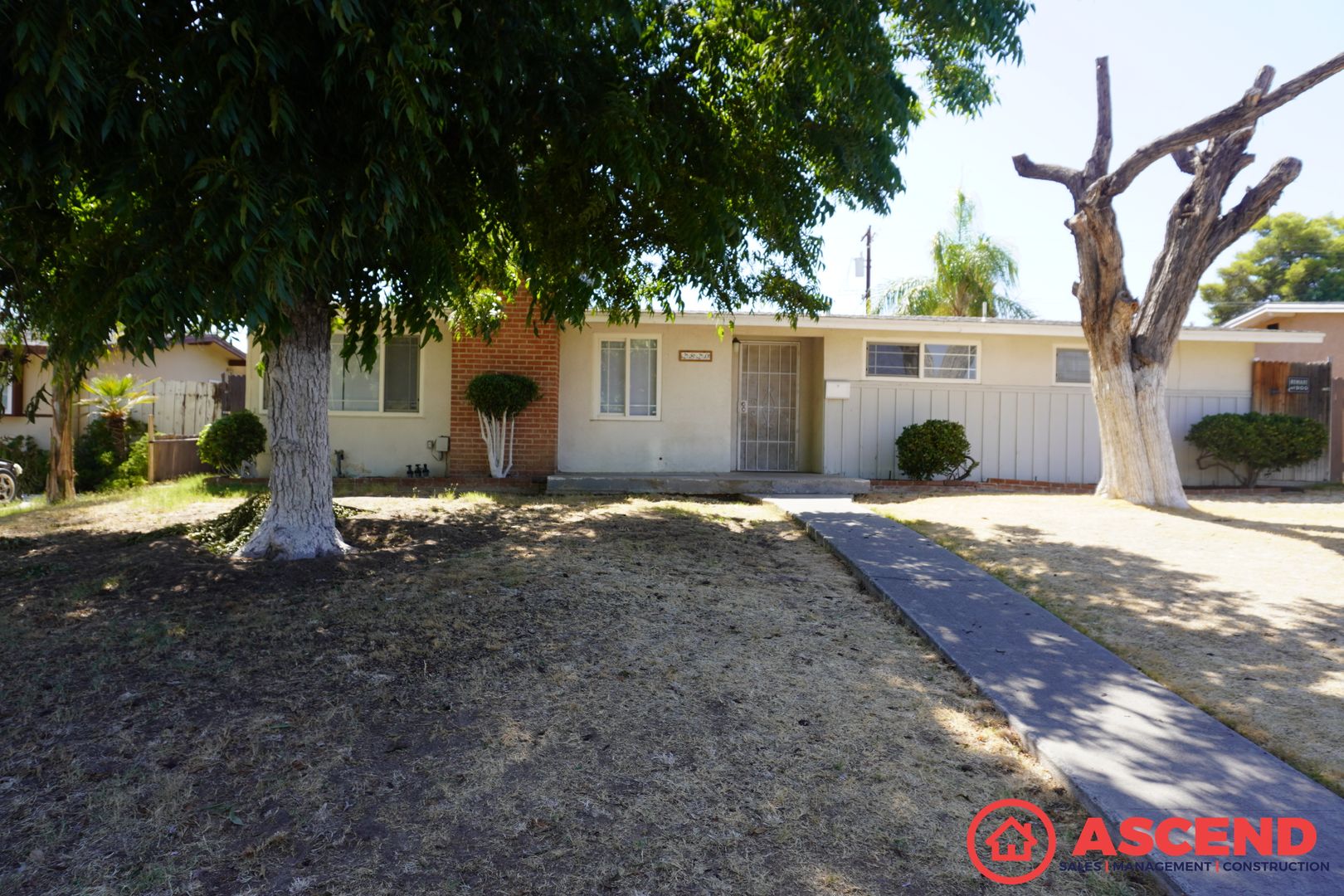 Spacious home located In Northeast Bakersfield!  
