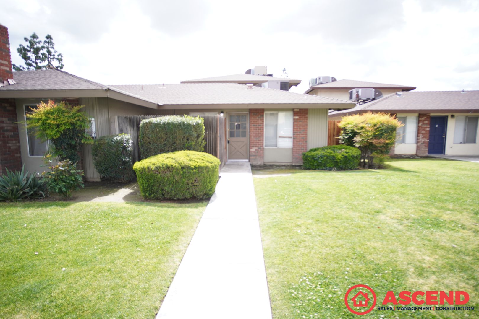 Bakersfield Apartment: 4717 Buckley Way