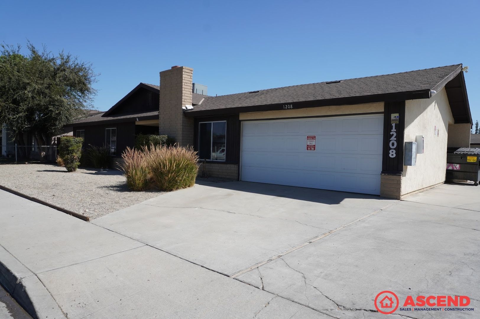 Bakersfield Apartment: 1208 Mcdonald Way