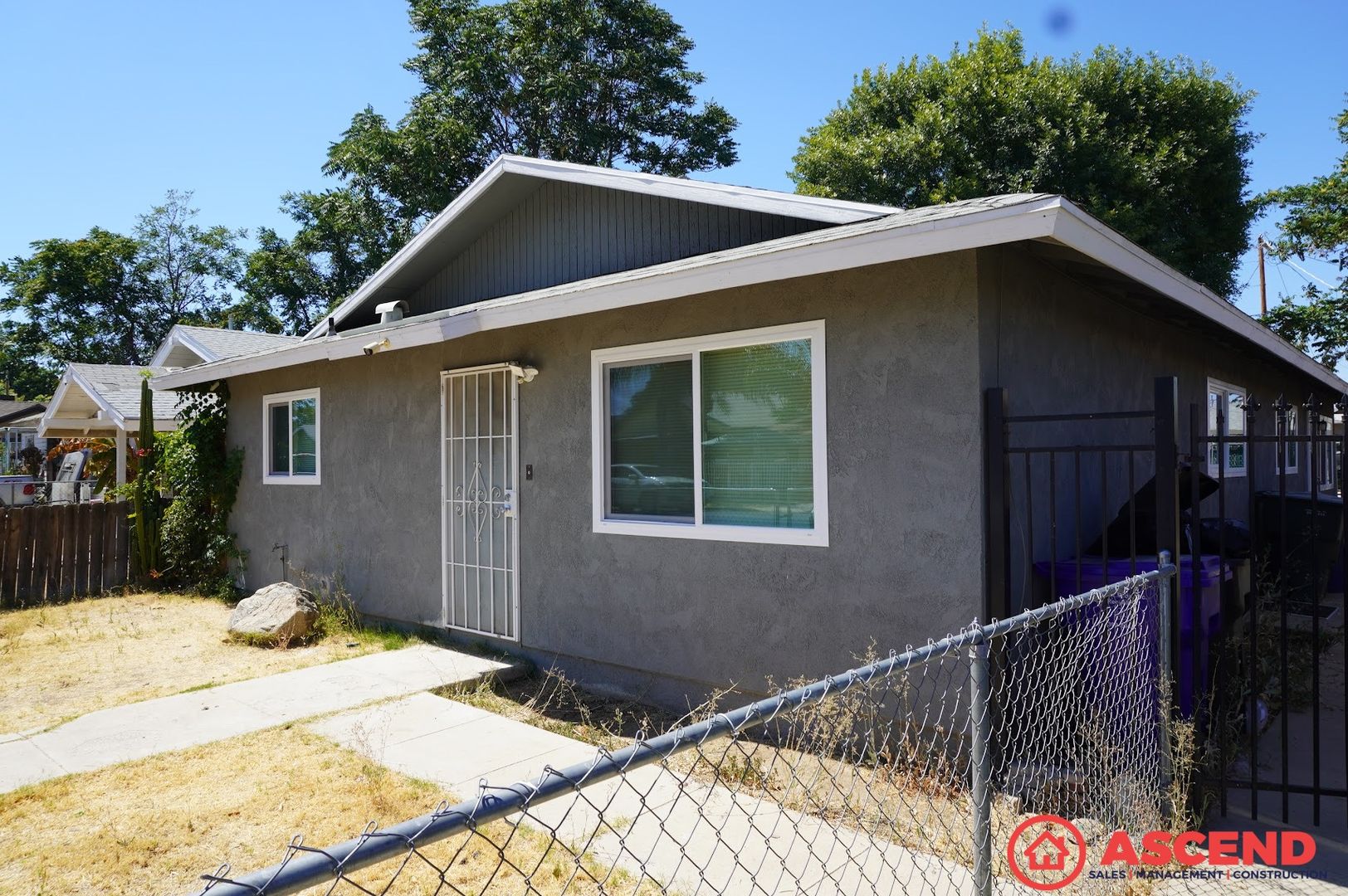 Bakersfield Apartment: 116 Woodrow Ave
