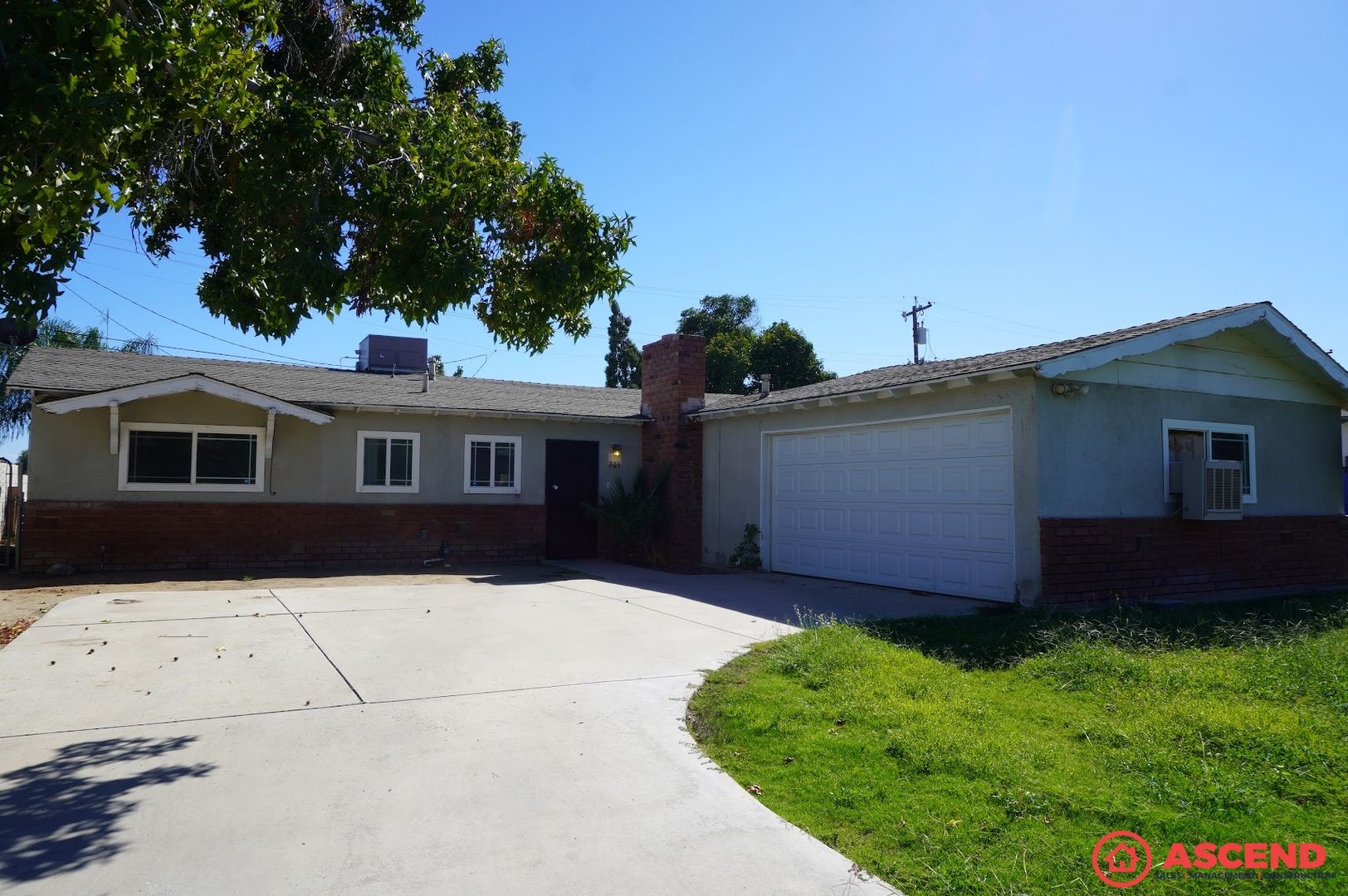 Bakersfield House: 205 Yukon Ave