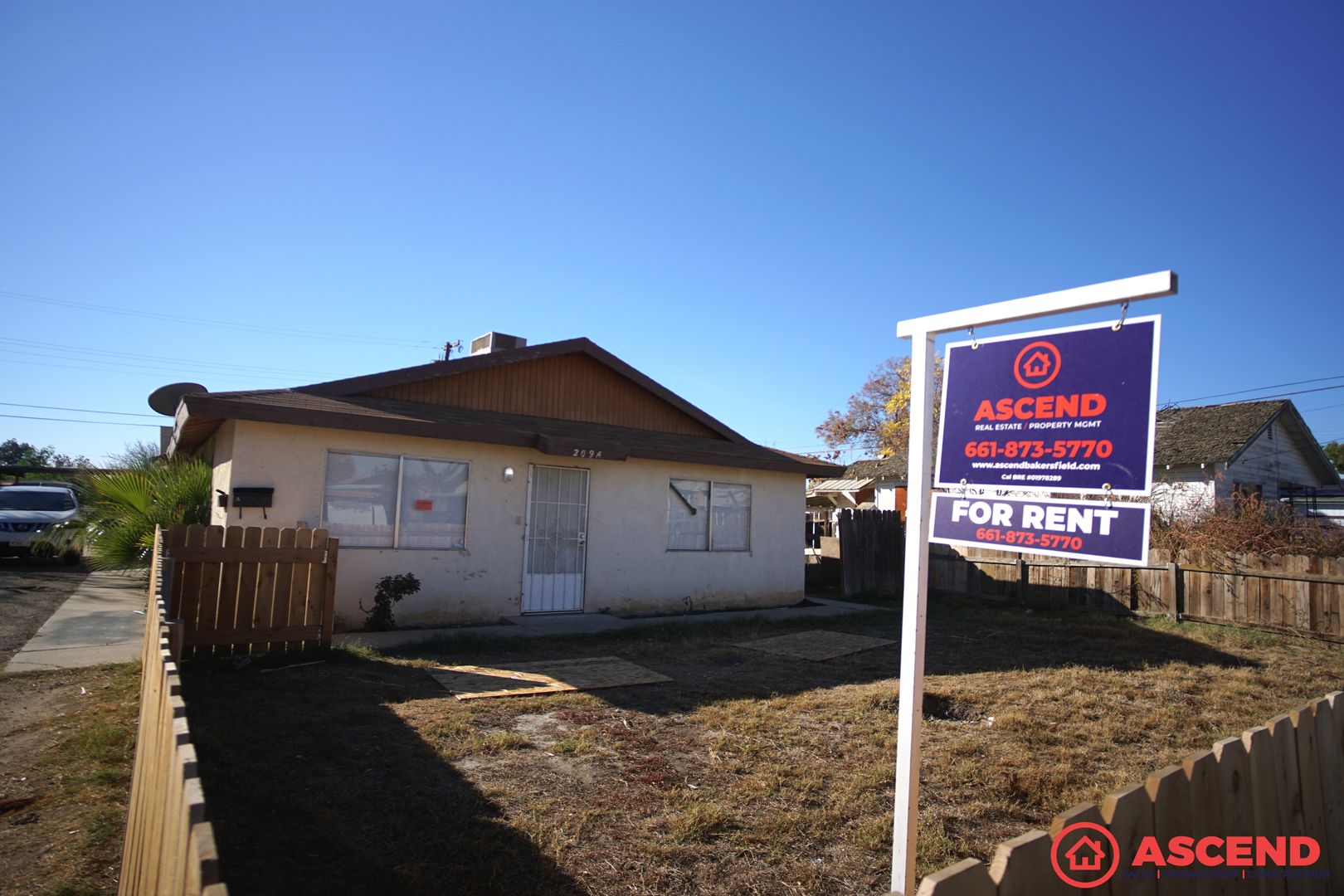 Bakersfield Apartment: 209 E. Warren Ave