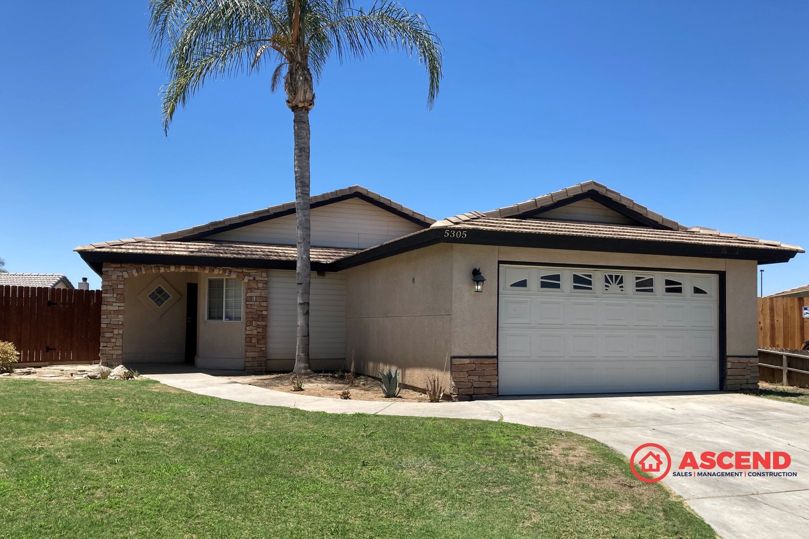 Bakersfield House: 5305 Pine Grove Court