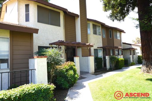 Stunning Townhome in Southwest Bakersfield! – photo 1