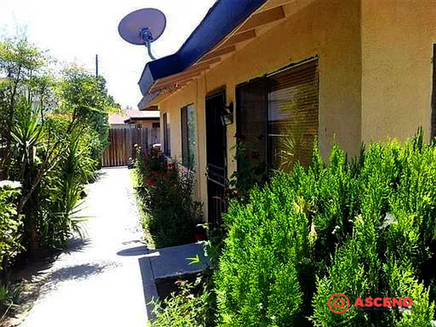 Bakersfield Apartment: 613 Belle Ave