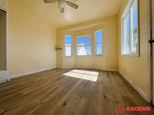 Delightful upstairs studio! – photo 1