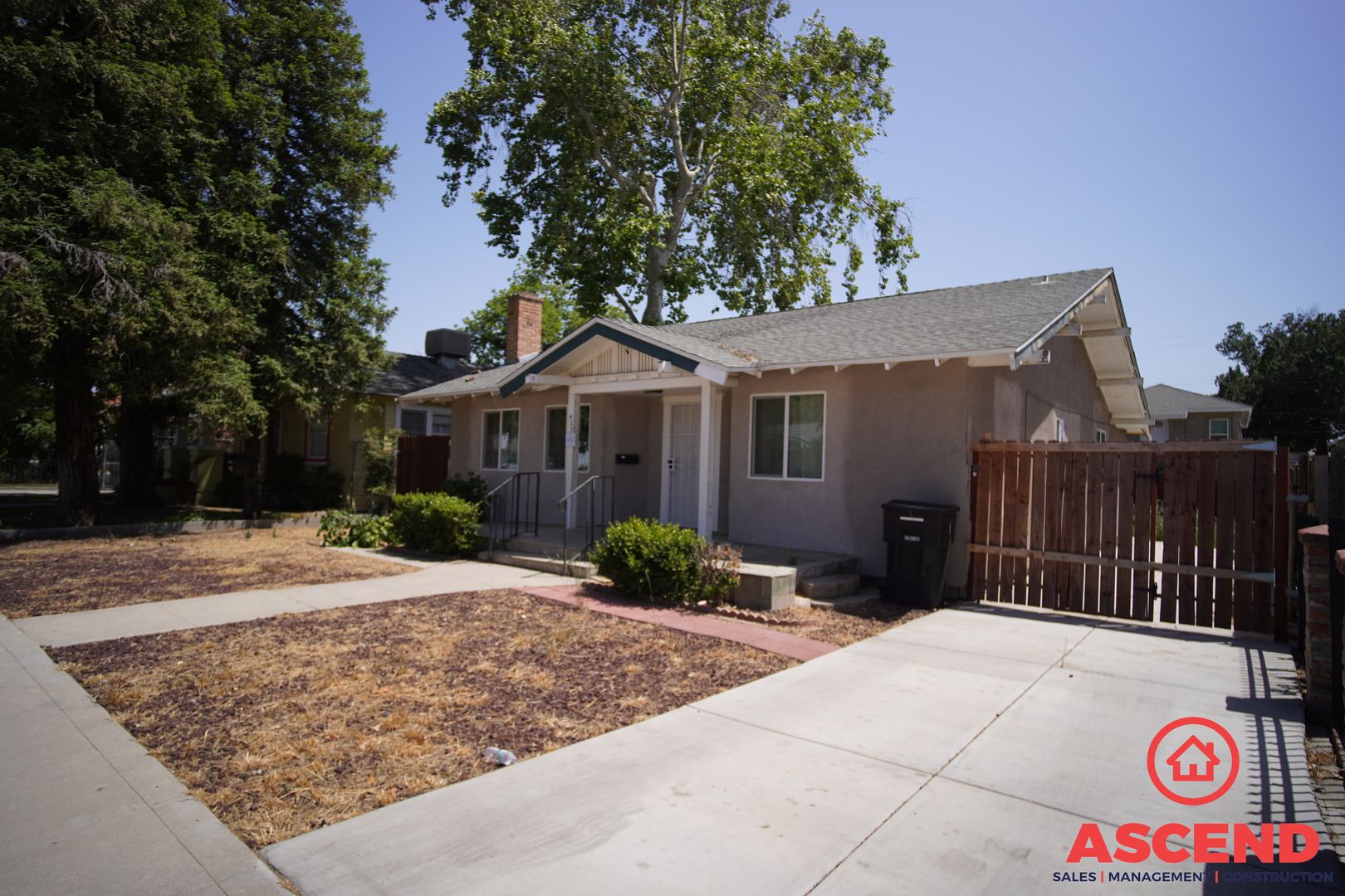 Bakersfield House: 423 Flower St