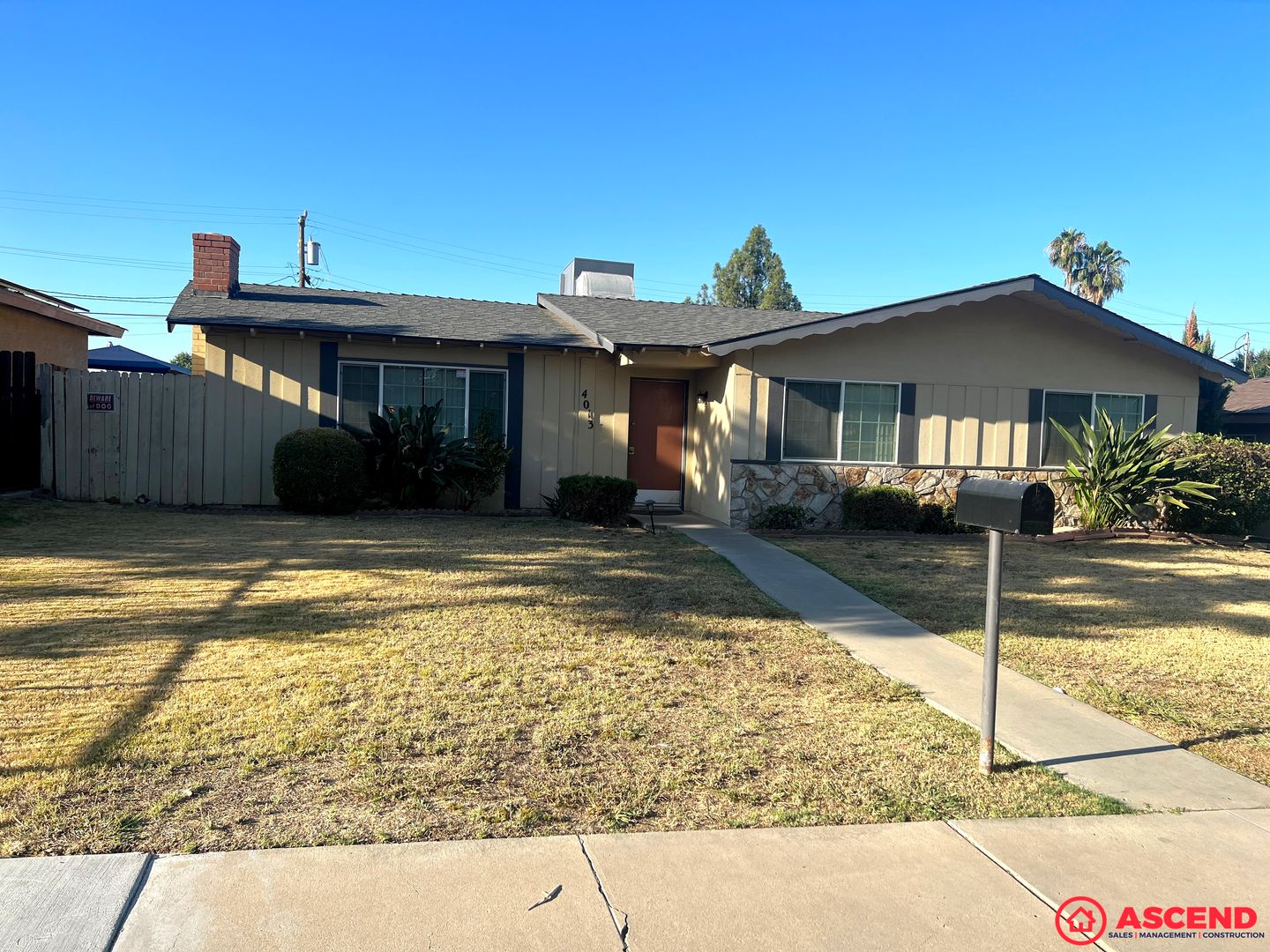 Bakersfield House: 4013 University Ave