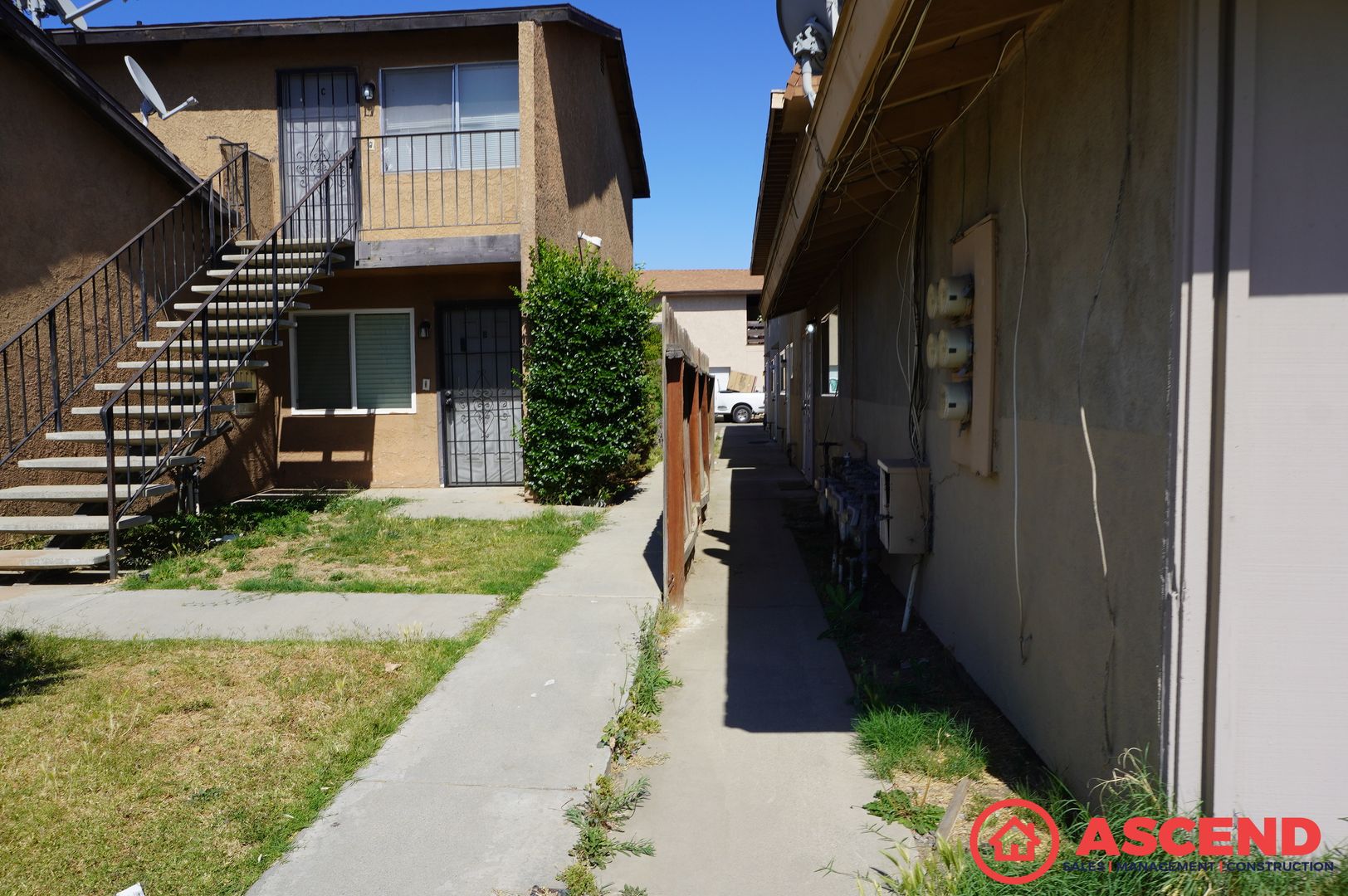 Bakersfield Apartment: 1020 Valhalla Dr